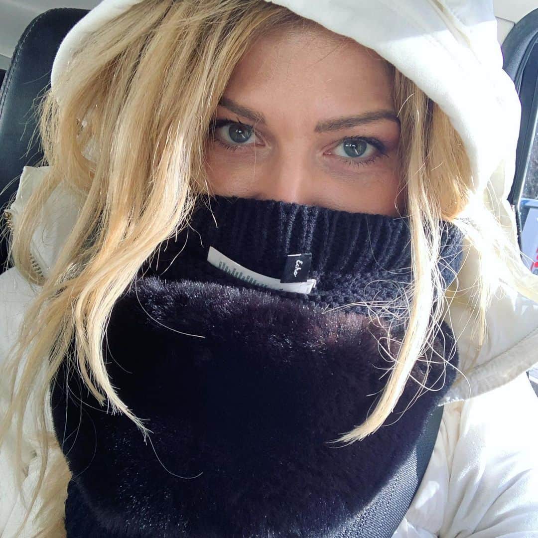 トリー・ウィルソンのインスタグラム：「. There are no fashion rules when it’s cold. . #IdahoanGoneWeak.」