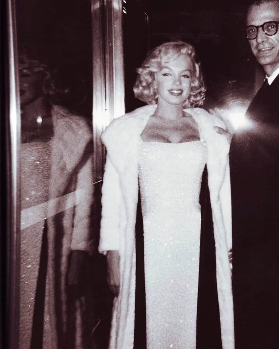 マリリン・モンローのインスタグラム：「I’m trying to post rare photos of Marilyn🖤 I hope you enjoy them✨」