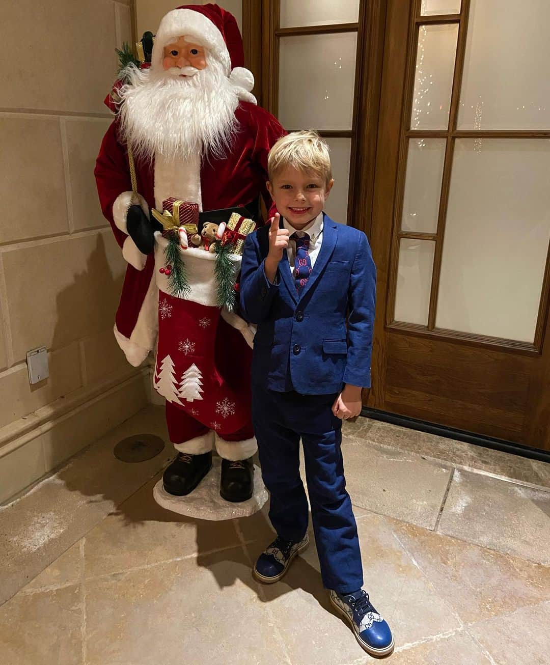 ファーギーさんのインスタグラム写真 - (ファーギーInstagram)「‘Tis the Season... #AxlJack」12月21日 5時31分 - fergie