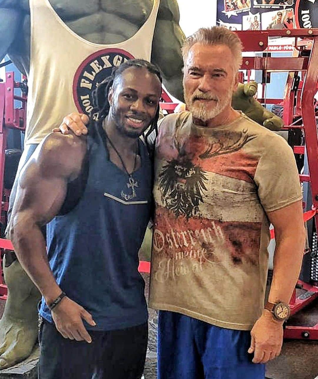 Ulissesworldさんのインスタグラム写真 - (UlissesworldInstagram)「#fbf chilling with the king 👑 @schwarzenegger and the Hulk at one of my favourite gym’s @flexgymbudapest 🇭🇺 ❤️」12月21日 5時36分 - ulissesworld