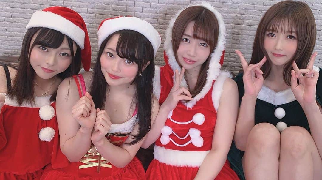 大槻ひびきさんのインスタグラム写真 - (大槻ひびきInstagram)「メリークリスマス🎁 #japan #girls #merryxmas  #santaclaus  #メリークリスマス #クリスマス #サンタ #サンタコス」12月21日 5時58分 - yanhibi0221