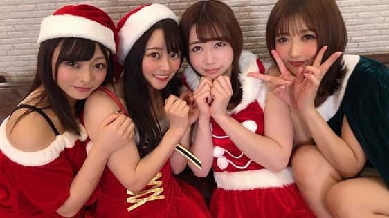 大槻ひびきさんのインスタグラム写真 - (大槻ひびきInstagram)「メリークリスマス🎁 #japan #girls #merryxmas  #santaclaus  #メリークリスマス #クリスマス #サンタ #サンタコス」12月21日 5時58分 - yanhibi0221