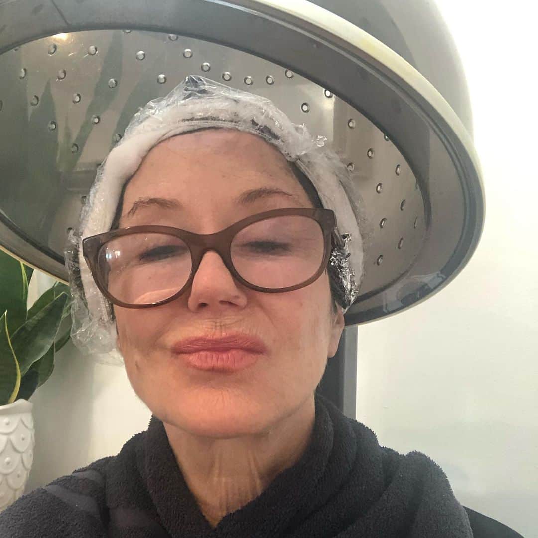 メアリー・マクドネルのインスタグラム：「Holiday Preparedness..🎄🌲🎄🌲🎄🌲🎄🌲🎄🌳🌲⛄️⛄️⛄️⛄️⛄️⛄️⛄️」