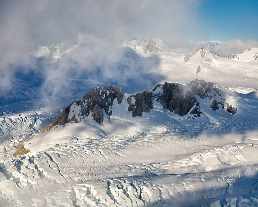 National Geographic Travelさんのインスタグラム写真 - (National Geographic TravelInstagram)「Photo by @stephen_matera | The Southern Alps are a heavily glaciated range running the length of the South Island of New Zealand. The Fox Glacier, pictured here, is one of 3,000 glaciers in the area. Follow me @stephen_matera for more images like this from New Zealand and around the world. #southernalps #mtcook #aoraki #glacier」12月21日 6時06分 - natgeotravel