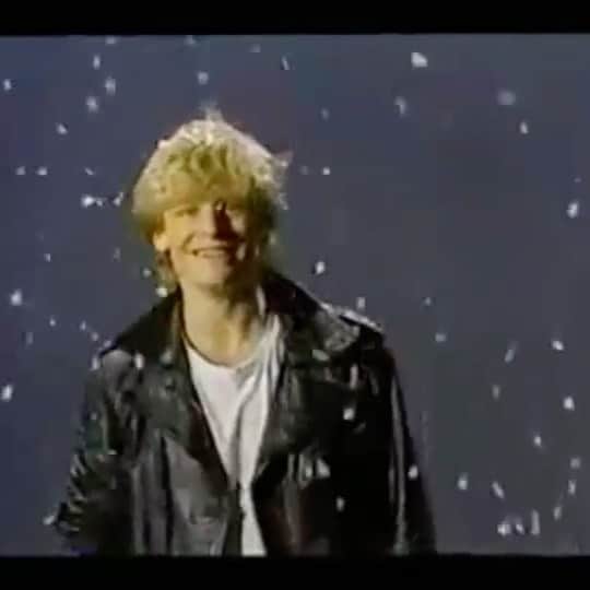 ブライアン・アダムスのインスタグラム：「Flashback from 1983, a Christmas message from my Japanese tour. #bryanadamschristmas #cutslikeaknife #japanesetour #besthitsamerica #besthitsusa #theressomethingaboutchristmastime #dididoitwrong?」