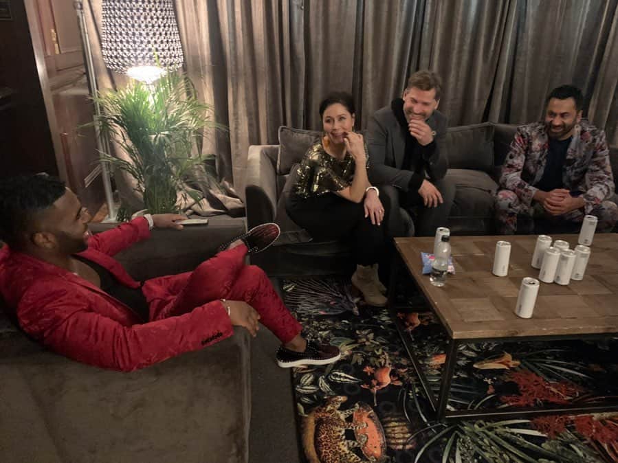 カル・ペンのインスタグラム：「‪Check out @glblctzn Prize, celebrating world leaders, artists, business leaders, & youth activists who keep the world’s poor at the forefront of their work. ‬ ‪🇺🇸Dec. 20 at 8 p.m. ET on @NBC‬ ‪🇬🇧Dec. 21 at 7 p.m. GMT on @SkyOne‬ ‪🌍Dec. 27 on @MTV worldwide ‬ ‪https://glblctzn.me/GCPrize2019-Tune-I ‬」