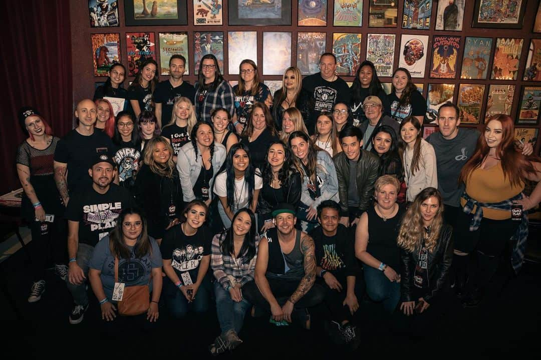 Simple Planさんのインスタグラム写真 - (Simple PlanInstagram)「Last Pizza Party / Main Event photos of the year from San Francisco, Adelaide and Gold Coast! It all starts again In February when we tour the UK with @bfs_official 🤘🏻⚡️🤘🏻 Thank you all for spending time with us and being the best fans in the whole world! 🙏🏻🙏🏻🙏🏻 P.S.: A few rock stars snuck into these pics...comment below if you can spot them! 🤔🤫🤣」12月21日 6時26分 - simpleplan