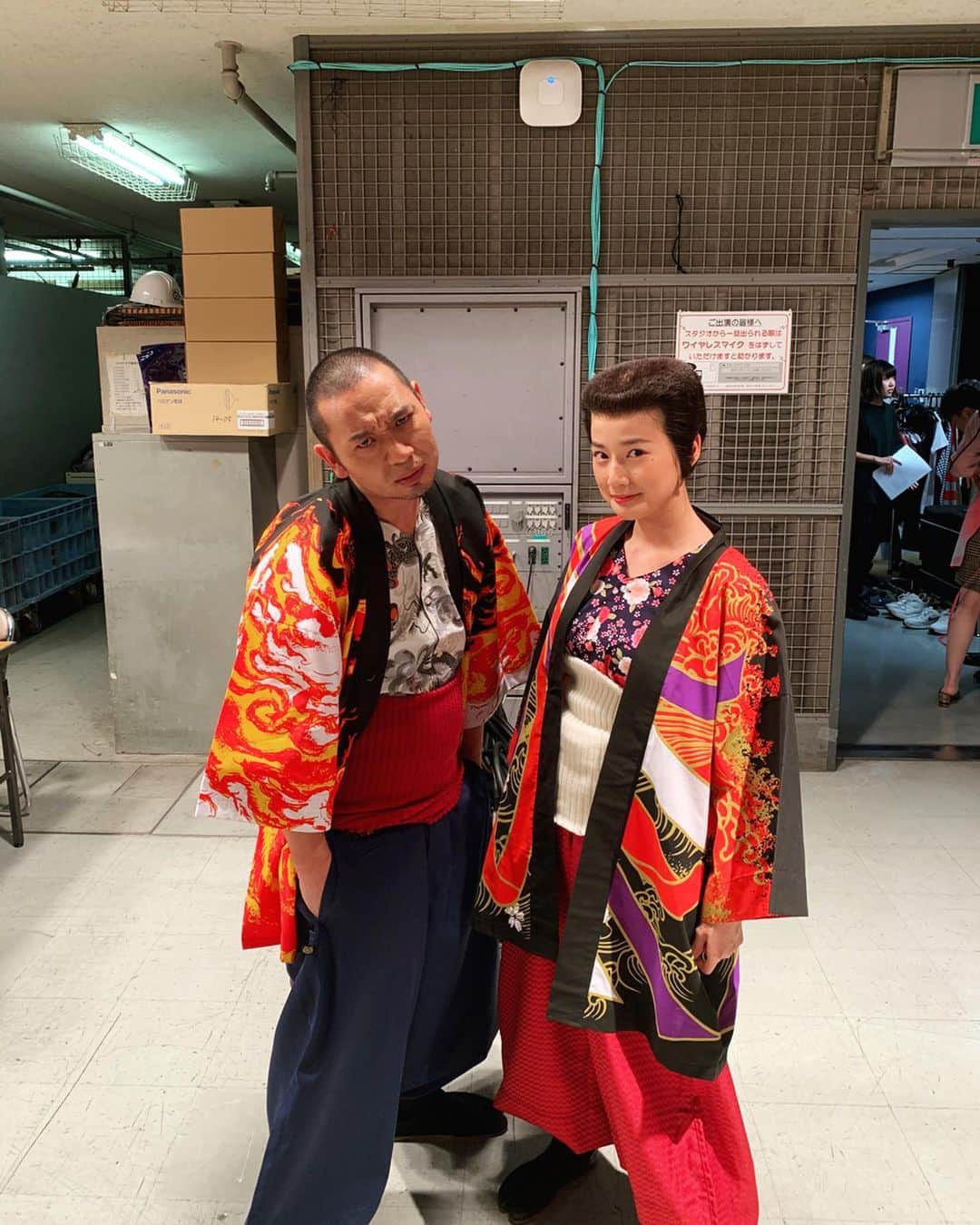 高嶋香帆のインスタグラム：「志村でナイト毎週火曜日フジテレビにて放送してます☺️✨ . 大悟さんとペアルックしました😆 . １枚目の怖さ、凄まじい、、笑 ２枚目の優しい顔との振り幅さすがです🤣👏👏 . 志村でナイトでは、 志村さんと大悟さんの仲良しっぷりが見所の一つですよね✨ お二人のトークを見るのが他の出演者の楽しみでもあります🥰 . 地域によって放送時間、曜日は違いますので気を付けてね！ 是非ご覧下さい🙋‍♀️」