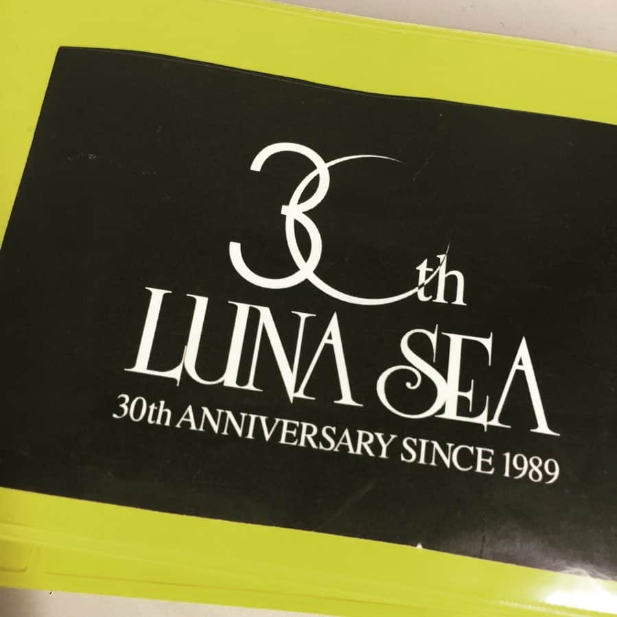橋本塁さんのインスタグラム写真 - (橋本塁Instagram)「今日明日の現場はさいたまスーパーアリーナでのLUNA SEA 30th Anniversary Live 「LUNATIC X‘MAS 2019」の撮影！今日も今日とてヴァシャっと撮るど！ #サウシュー #soundshooter #lunasea」12月21日 16時26分 - ruihashimoto
