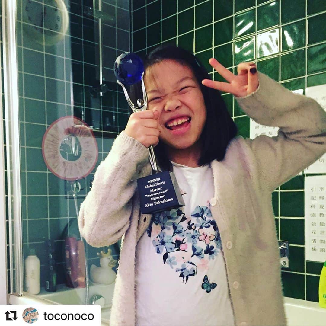 Rie fuさんのインスタグラム写真 - (Rie fuInstagram)「“Mirror” music video - Congratulations for winning Global Shorts Award 🎞!!! 「ミラー」ミュージックビデオがショートフィルム賞を受賞🏆Created by Akio Fukushima #Repost @toconoco with @make_repost ・・・ Ha, last day of the cafe in 2019, received award from film fes. What an additional challenging year, love it 😂 😂 😂  it wont make sense if u look back but it will if u look forward, man. Or It shall ;))) Thanks a lot for been with @toconoco for 2019, and hope to see u around again in 2020!!! have a lovely xmas with ur dearest!! Xxxxxxx #thanksalot #amdoneforthisyear  #warmestregards #to #allofourlovelyfaces  #merryxmas」12月21日 16時43分 - riefuofficial