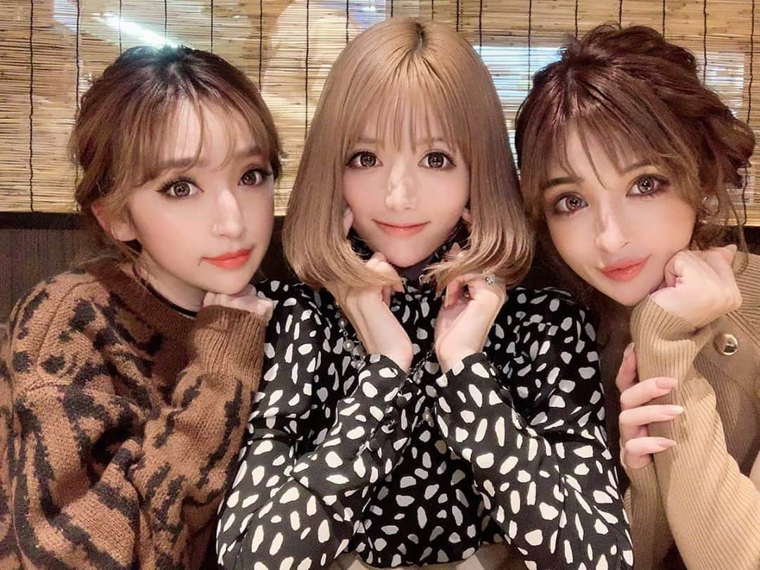 武藤静香さんのインスタグラム写真 - (武藤静香Instagram)「. 宴会🌸🥳💃💃 . . @yunkoro519  @kanaxxy_0421 . . #忘年会#さんこいち#友達#焼肉#女子会」12月21日 17時04分 - mutoshizuka0204