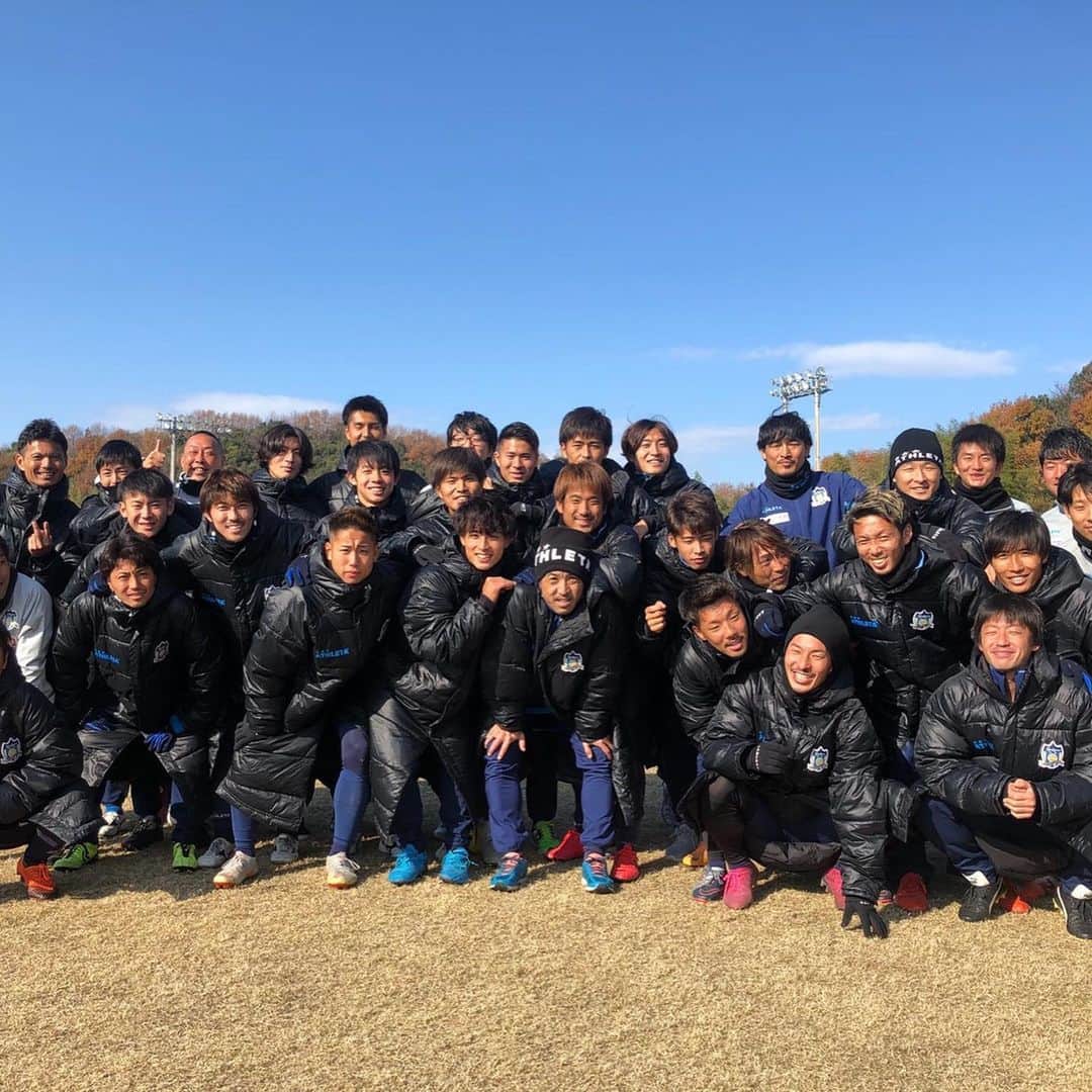 木島良輔のインスタグラム：「選手の皆さん本当にありがとうございました。  サポーターの皆様スポンサーの皆様、応援、御支援本当にありがとうございました。  在籍させてもらったチームの皆様ありがとうございました。  挨拶に行きます🤝まだ行けてないチームは年明けに🤗  # カマタマーレ讃岐 # 大分トリニータ # ロアッソ熊本」