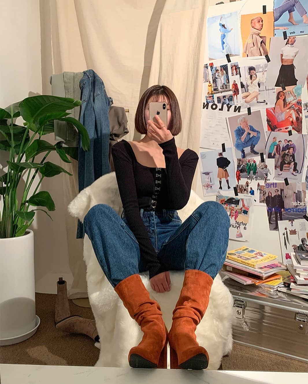 Chuuのインスタグラム：「여름에 가장 사랑받았던 후크티가 긴팔버전으로 돌아와써효!🖤 연말룩으로  딱인거같아용!✨ @adan_seoul」