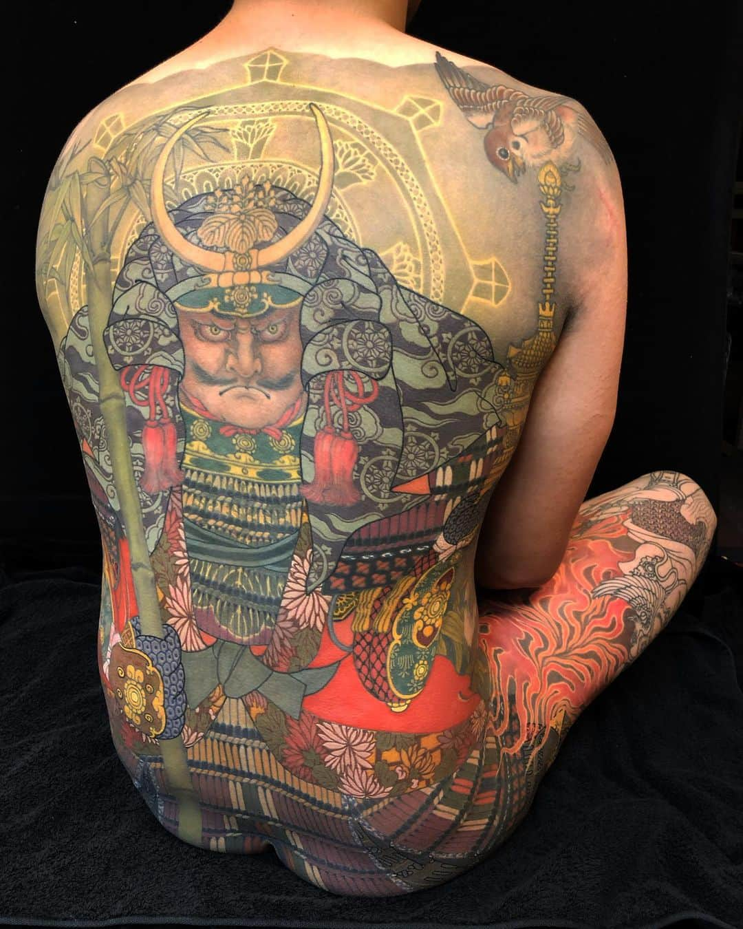 SHIGEさんのインスタグラム写真 - (SHIGEInstagram)「Finished,, Uesugi Kenshin back piece,, Looking forward to continue to leg sleeve,, Thank you! Otsukaresama deshita! @robtaipei -  #shige #shigetattoo #shigeyellowblaze #yellowblazetattoo #黄炎 #上杉謙信 #毘沙門天 #日本刺青 #uesugikenshin #bishamonten #japanesetattoo #japaneseart #japan #tattoolife @bishoprotary #bishoprotary @inkeeze #inkeeze #dipcaps #bishopfamily #fusionink #fusioninkproteam」12月21日 17時19分 - shige_yellowblaze