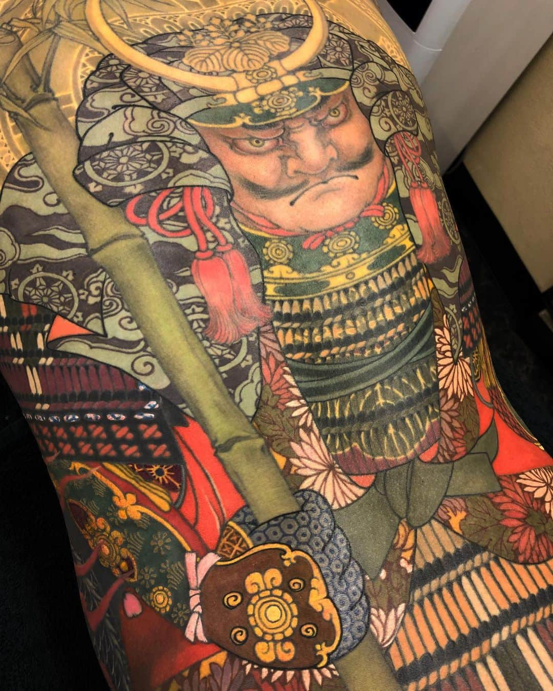 SHIGEさんのインスタグラム写真 - (SHIGEInstagram)「Finished,, Uesugi Kenshin back piece,, Looking forward to continue to leg sleeve,, Thank you! Otsukaresama deshita! @robtaipei -  #shige #shigetattoo #shigeyellowblaze #yellowblazetattoo #黄炎 #上杉謙信 #毘沙門天 #日本刺青 #uesugikenshin #bishamonten #japanesetattoo #japaneseart #japan #tattoolife @bishoprotary #bishoprotary @inkeeze #inkeeze #dipcaps #bishopfamily #fusionink #fusioninkproteam」12月21日 17時19分 - shige_yellowblaze