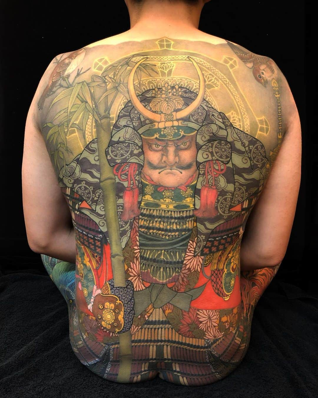 SHIGEさんのインスタグラム写真 - (SHIGEInstagram)「Finished,, Uesugi Kenshin back piece,, Looking forward to continue to leg sleeve,, Thank you! Otsukaresama deshita! @robtaipei -  #shige #shigetattoo #shigeyellowblaze #yellowblazetattoo #黄炎 #上杉謙信 #毘沙門天 #日本刺青 #uesugikenshin #bishamonten #japanesetattoo #japaneseart #japan #tattoolife @bishoprotary #bishoprotary @inkeeze #inkeeze #dipcaps #bishopfamily #fusionink #fusioninkproteam」12月21日 17時19分 - shige_yellowblaze