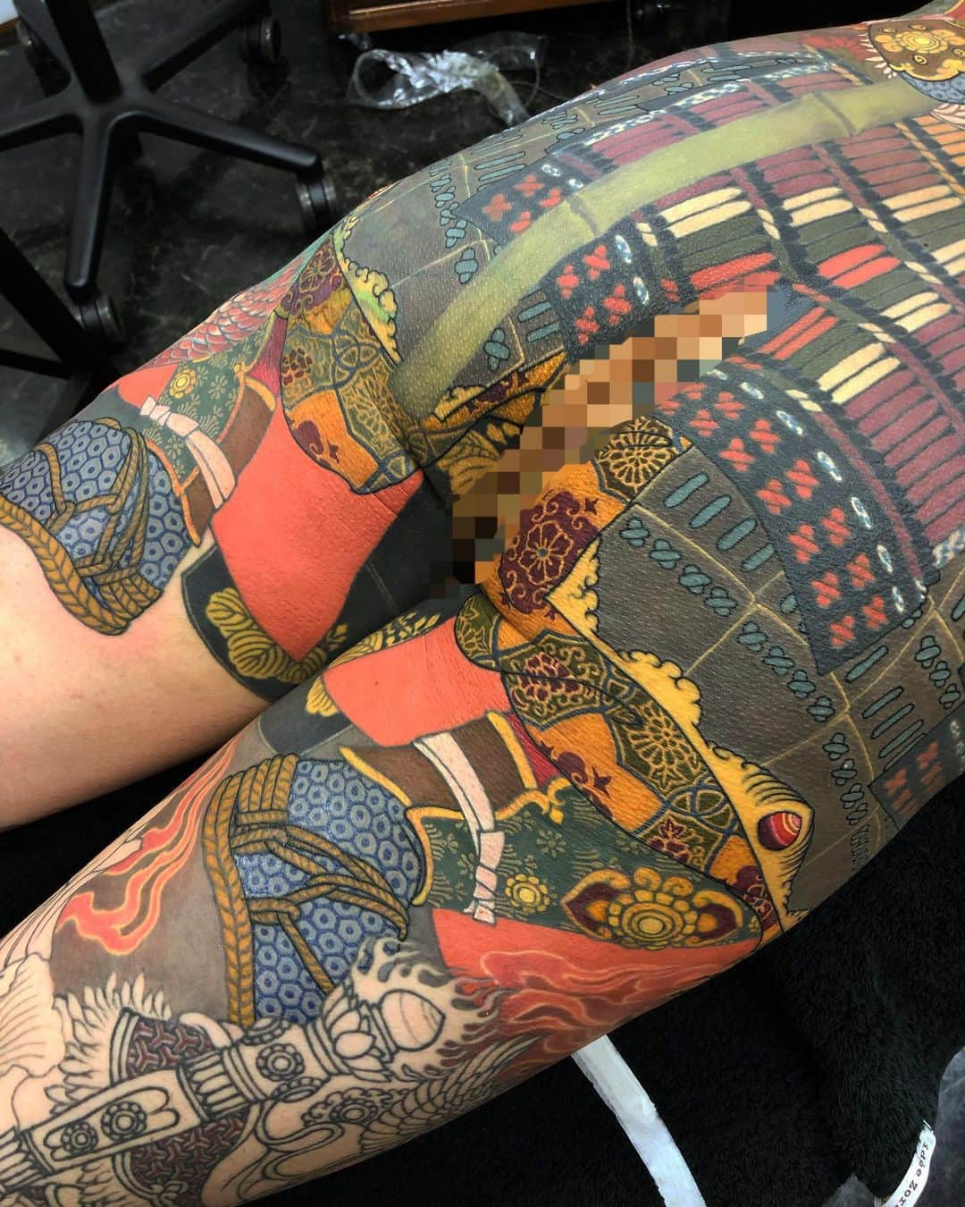 SHIGEさんのインスタグラム写真 - (SHIGEInstagram)「Finished,, Uesugi Kenshin back piece,, Looking forward to continue to leg sleeve,, Thank you! Otsukaresama deshita! @robtaipei -  #shige #shigetattoo #shigeyellowblaze #yellowblazetattoo #黄炎 #上杉謙信 #毘沙門天 #日本刺青 #uesugikenshin #bishamonten #japanesetattoo #japaneseart #japan #tattoolife @bishoprotary #bishoprotary @inkeeze #inkeeze #dipcaps #bishopfamily #fusionink #fusioninkproteam」12月21日 17時19分 - shige_yellowblaze