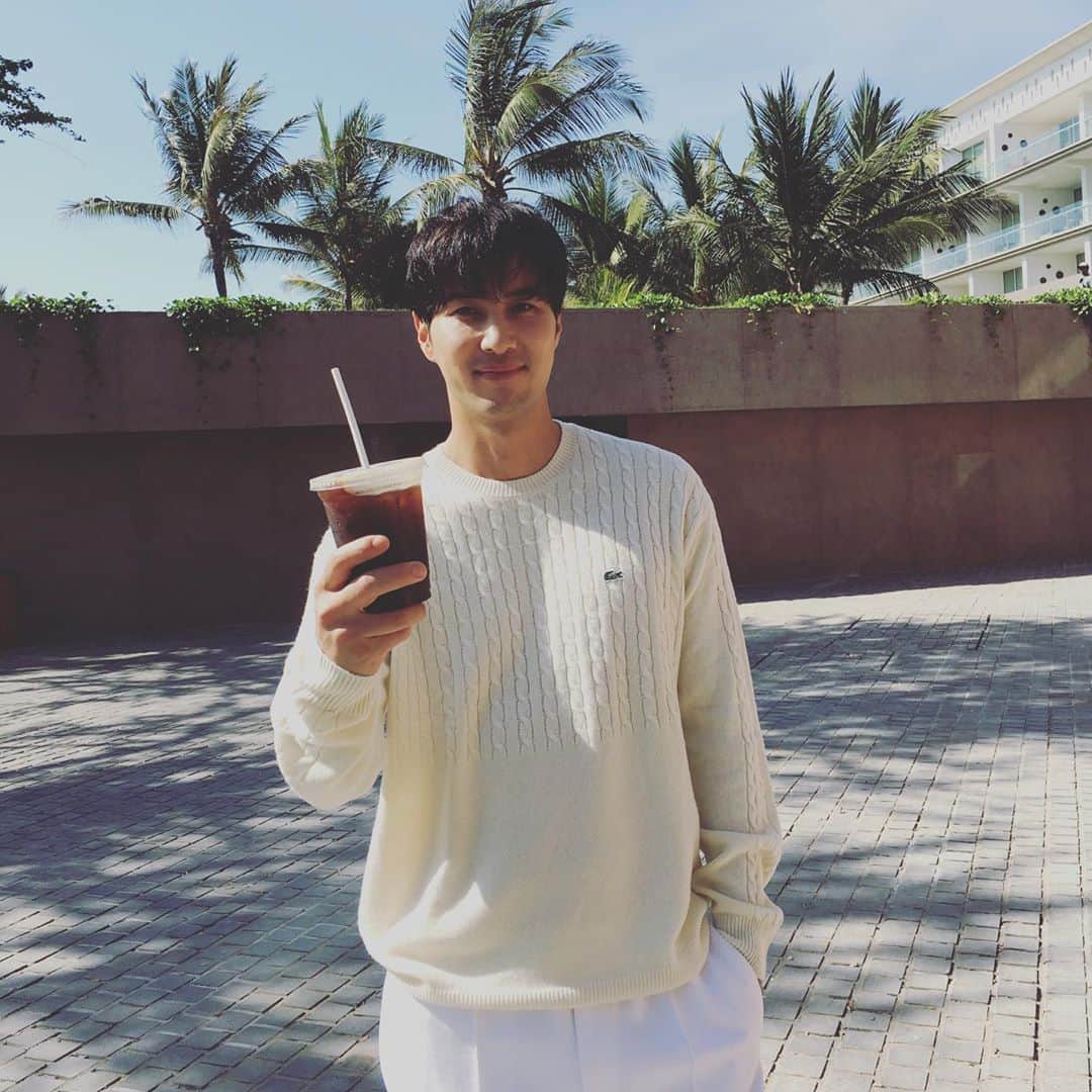 キム・ジソクのインスタグラム：「. 🎄겨울🌈안에☀️여름🌴 🌊」