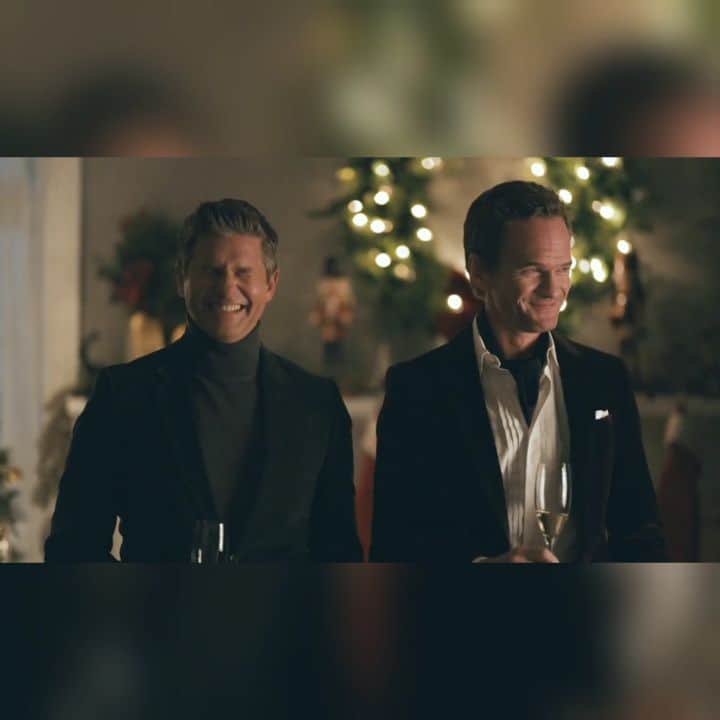 ニール・パトリック・ハリスのインスタグラム：「Happy Friday!! 😂😂🥂 #neilpatrickharris #davidburtka #nph #db #tagsforlikes #actors #lovethem #handsome #chef #myedit #video #funny #lol #christmas #couple #husbands @nph @dbelicious ❤💚」