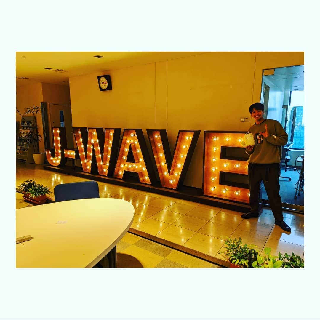 森崎ウィンさんのインスタグラム写真 - (森崎ウィンInstagram)「無事 #jwave  #popoftheworld  #生放送ラジオ  終わりました〜(^o^)いや〜一つ肩の荷が降りました笑 #ハリー杉山さん  やはり、凄いな!!!改めて尊敬しました。 #リスナーの皆々様 #温かく迎え入れて頂き #ありがとうございました #森崎ウィン  #winmorisaki  #リリイベ  頑張るぞ!!!」12月21日 9時03分 - win_morisaki_official