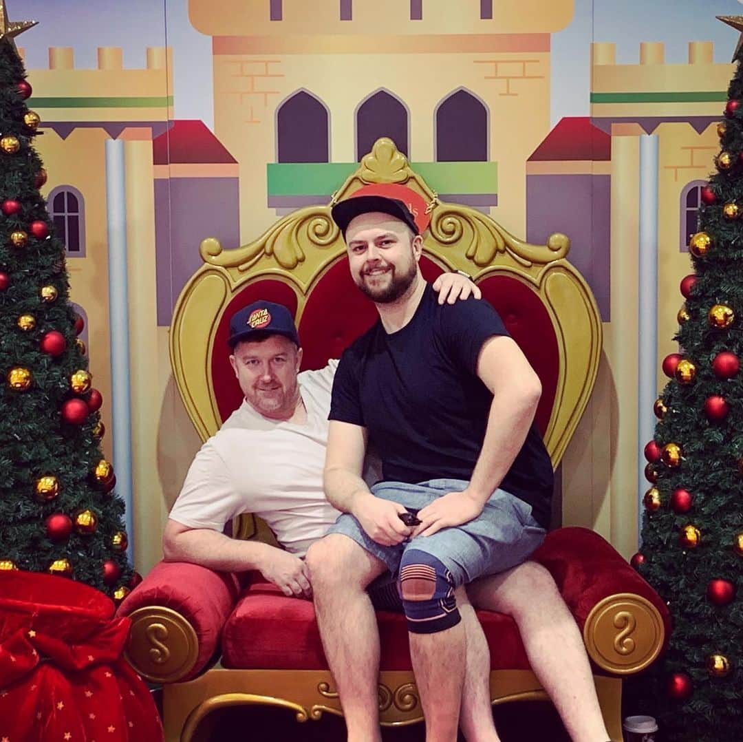 ジ・アストン・シャッフルのインスタグラム：「All we want for Christmas is for you to consider voting for Stay in @triple_j’s Hottest 100 - link in bio! 😘😘」