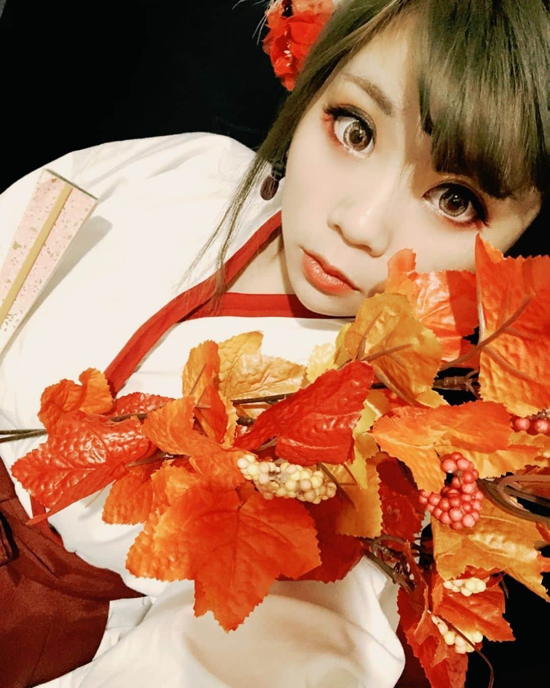 兼田玲菜さんのインスタグラム写真 - (兼田玲菜Instagram)「玲菜巫女♡  #shrine #stage #performance #red #god #fairy #maple #autumn #dance #art #japan #Instagram #日舞 #巫女」12月21日 9時31分 - renakaneta4_samurai