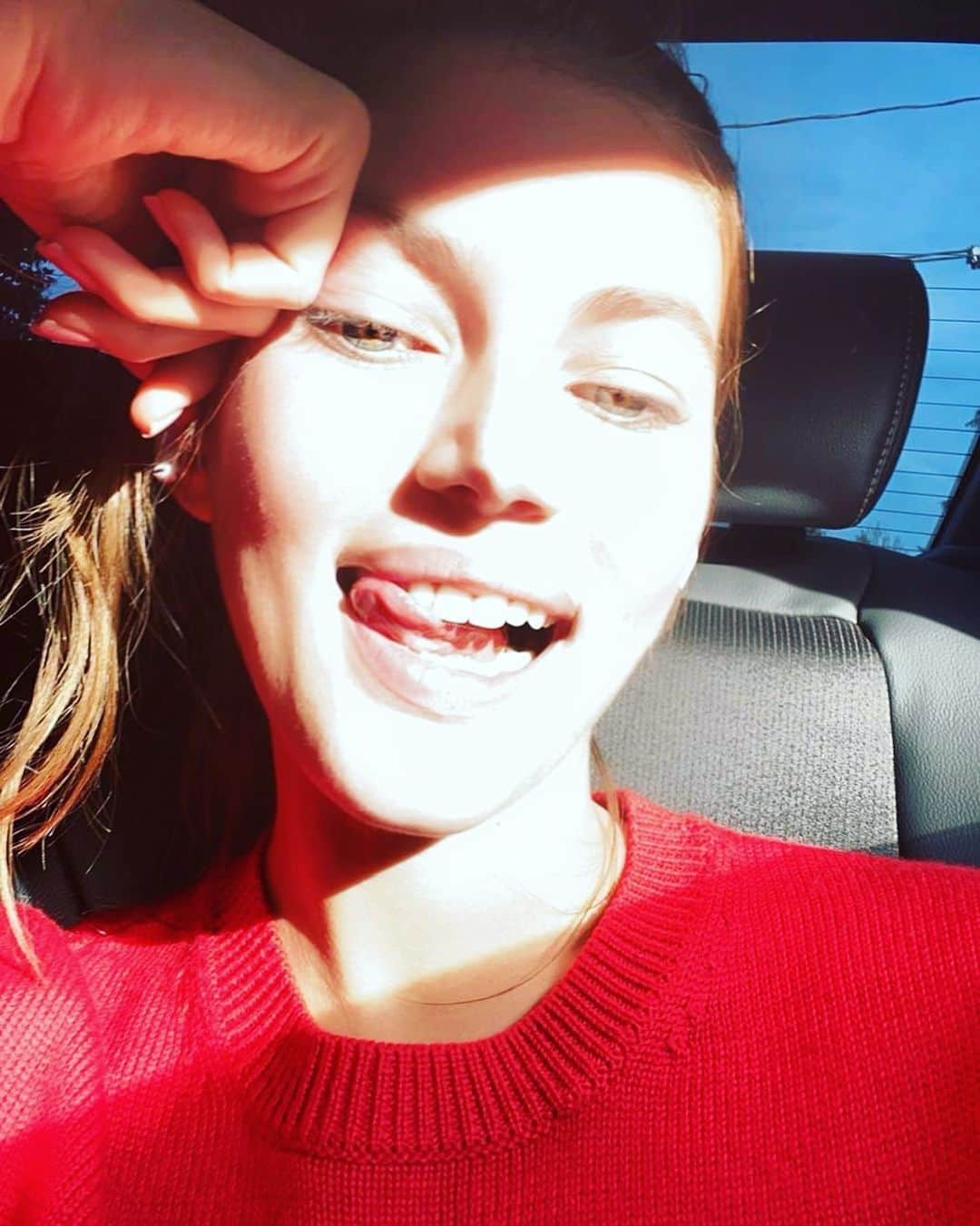 ヴァレリー・カウフマンのインスタグラム：「Who loves the sun ☀️ 🎶」
