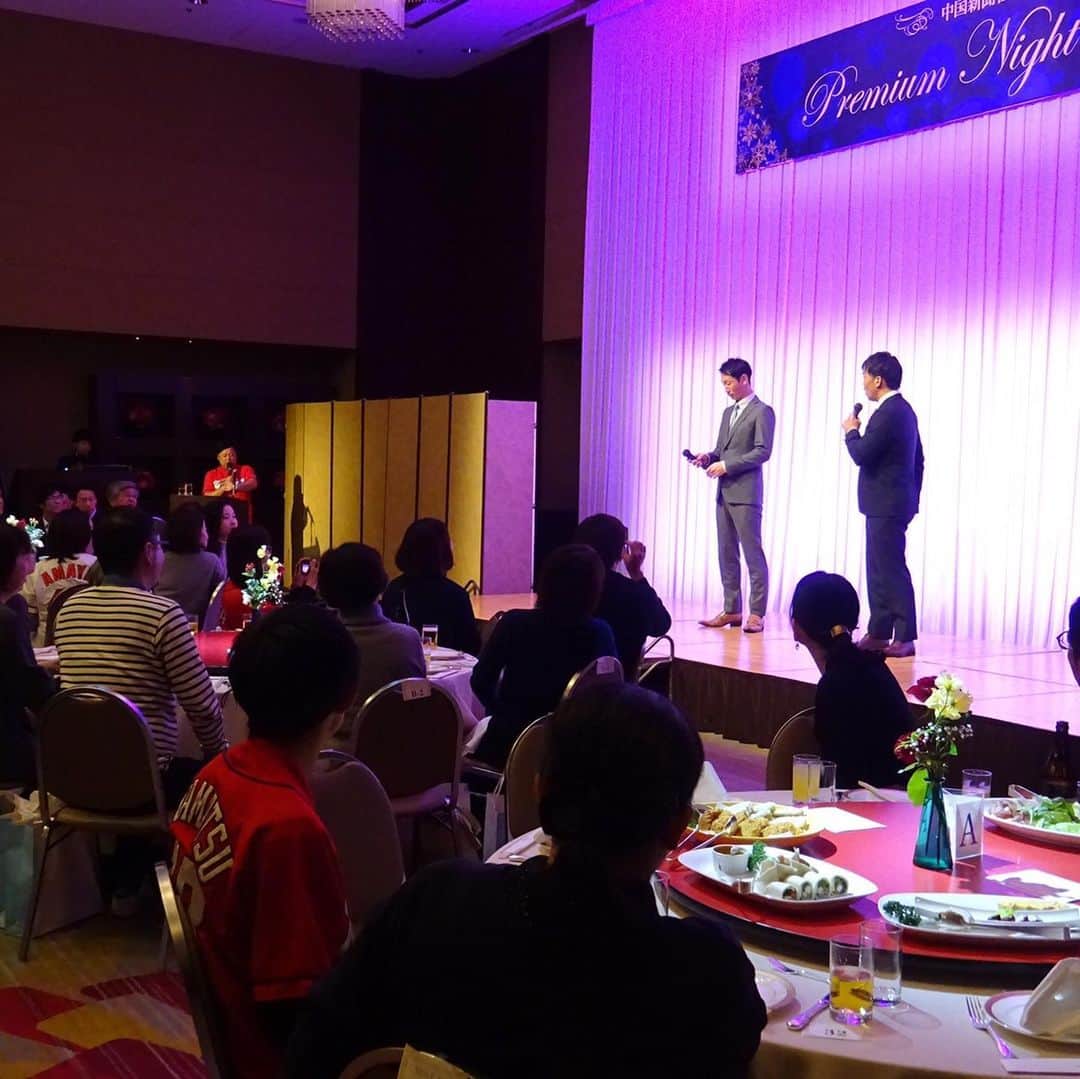 天谷宗一郎さんのインスタグラム写真 - (天谷宗一郎Instagram)「中国新聞主催 Premium Night Partyで赤松さんとトークショーをさせていただきました。 2人でトークショーは意外にも初めてなんです。 しかし、相変わらず話がうまい…  #赤松真人 #長い間お疲れ様でした #新コーチ #ボールボーイ佐竹  #赤い服が似合う男  #中国新聞  #プレミアムナイトパーティー #天谷宗一郎」12月21日 9時57分 - soichiroamaya