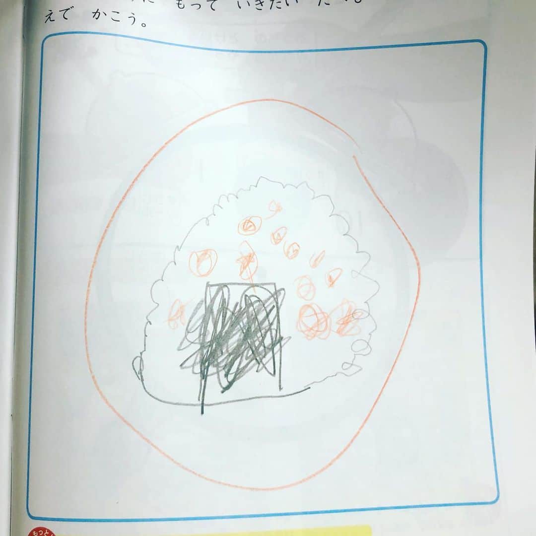 水谷さるころさんのインスタグラム写真 - (水谷さるころInstagram)「うちで全然絵を描いてくれない息子。なので、描いてくれると嬉しい…。上手に描けるのに…恥ずかしいらしい😭　#5歳男児マイル」12月21日 9時57分 - salucoro
