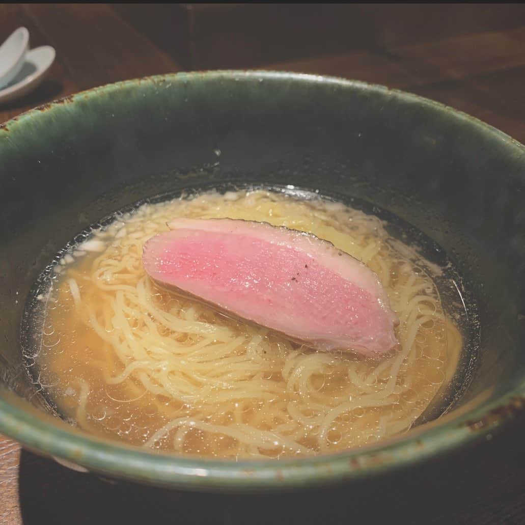 芦田美歩さんのインスタグラム写真 - (芦田美歩Instagram)「.﻿ .﻿ .﻿ ﻿ 美味しい鴨肉を食べてきました🦆﻿ ﻿ 鴨肉料理のレパートリーの多さにびっくり！﻿ ﻿ 〆の鴨ラーメンが最高だった！！﻿ ﻿ .﻿ .﻿ .﻿ #みふのもぐもぐ日記 #中目黒ディナー #鴨肉専門店 #nakamoguro #鴨肉のコース料理」12月21日 9時54分 - a.mifu_cial