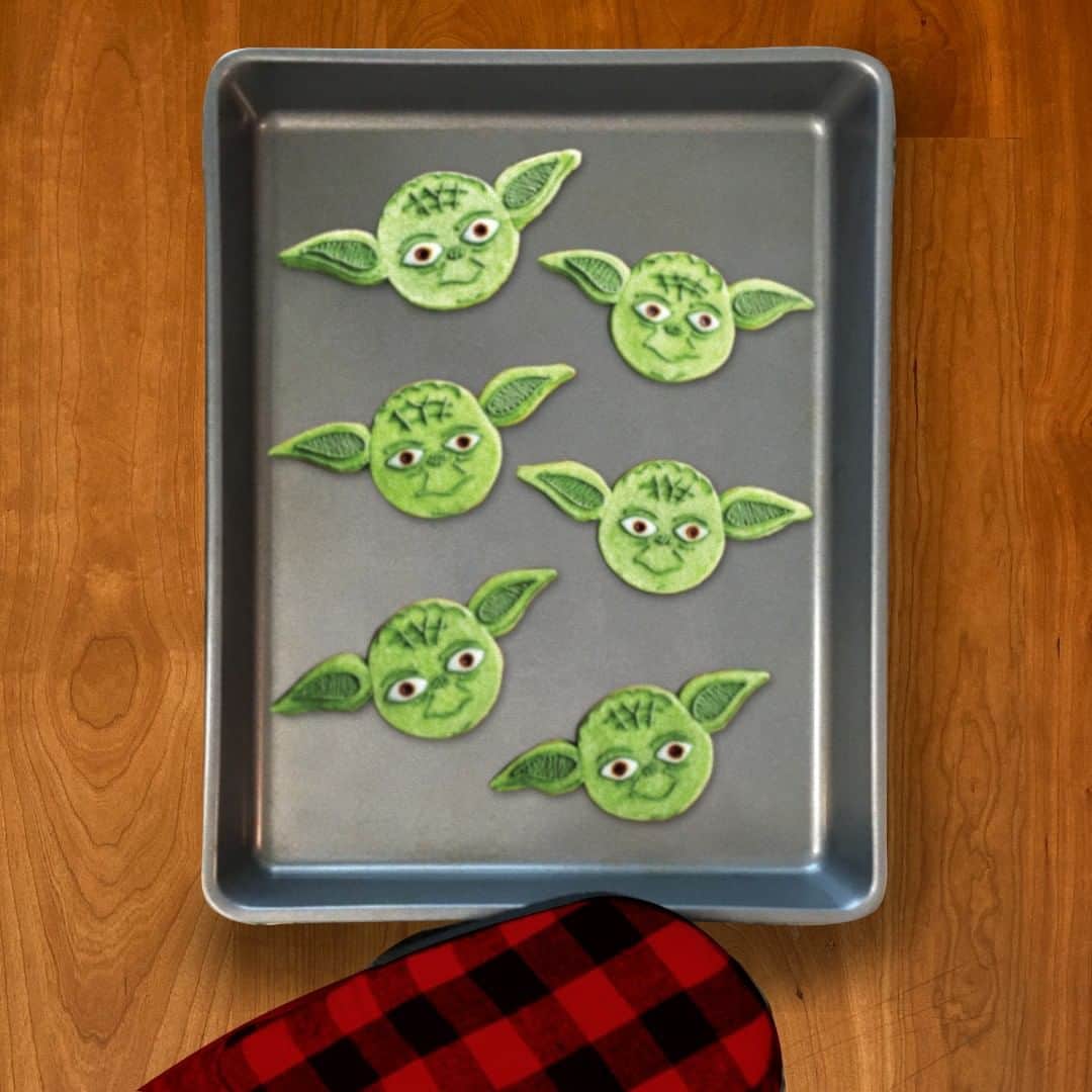 HP（ヒューレット・パッカード）のインスタグラム：「Bake Yoda cookies, you want to? Find the recipe at the link in bio, you will.」