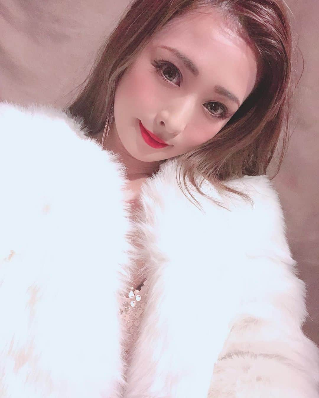 Fujikoさんのインスタグラム写真 - (FujikoInstagram)「🎄🎁⛄️ 昨日はセブンデイズにお越しくださったみなさまありがとうございます😊  毎回ここに来るとまぢで空間がいい意味で狭い。笑 ファンが家族みたいに思える空間で ライブのMC色々話してしまう。笑 昨日はかなりトーク長すぎてごめんね。笑 話したいこと多すぎて、、 それにアンコールまでありがとう😂💓 いい夜になりました🌉💎 明日はフリーライブと路上ライブ👗✨ もーすぐイマドキガールズだょ💃✨✨✨✨✨楽しみ💕 . . #Fujiko #歌手 #Dress #マライヤキャリー #アーティスト#artist #singer #make #pop #クリスマス」12月21日 10時17分 - fujikochan1023