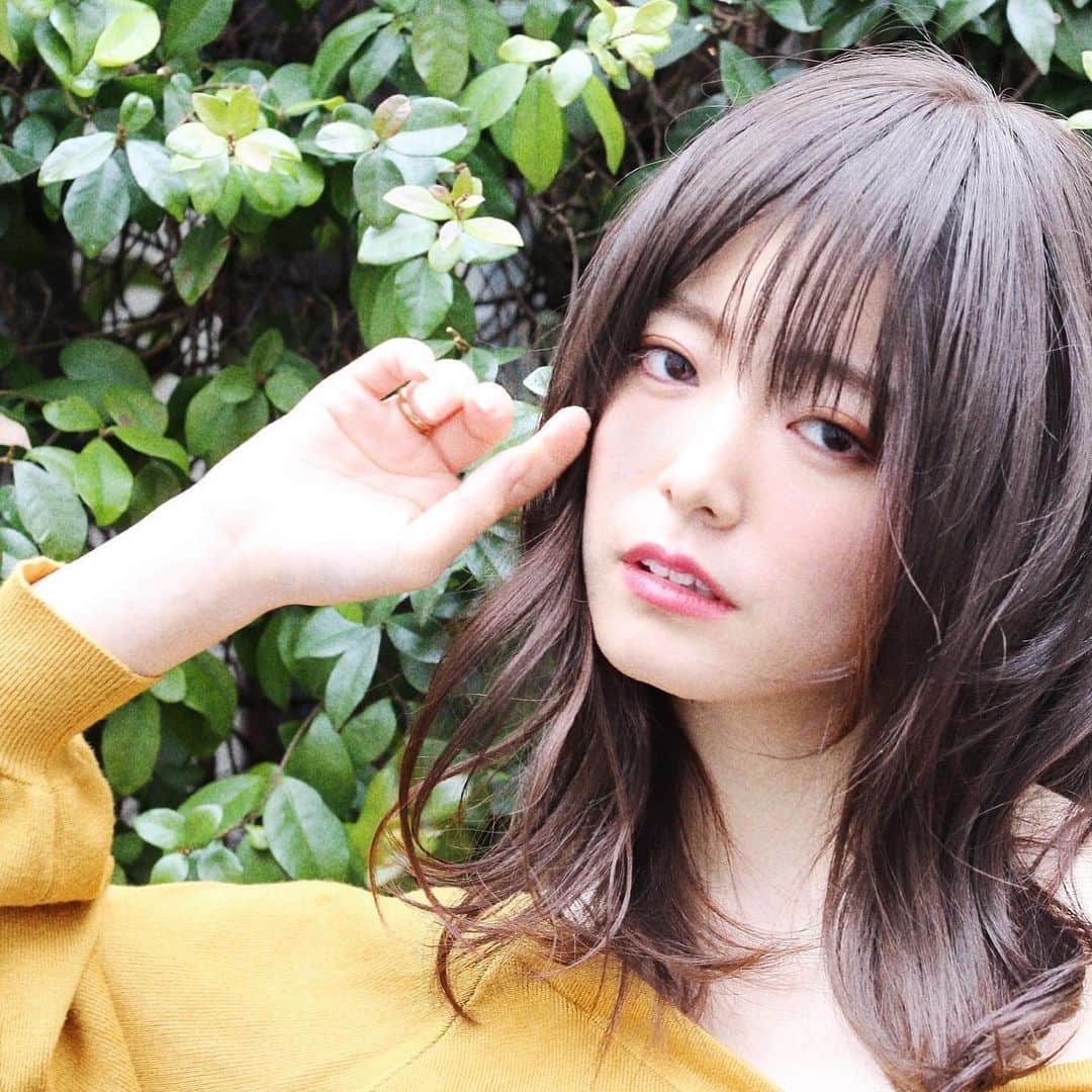 渡部幸也のインスタグラム：「今年も早くも後10日になりました。 本当に早いですね😅 サロンは年末って事もあり、連日たくさんのお客様にご来店していただき、毎日楽しく仕事させてもらってます✨ 本当にありがとうます🙇  そして昨日は朝から夜まで、終日ヘアメイクのお仕事に行ってきました💄 大きなスタジオでたくさんのスタッフに囲まれ緊張感もありつつ、こちらも楽しく仕事させてもらいました😊  それでは30日までサロンで美容師してますので、年越し前に綺麗にしたい方、どしどしお待ちしてます🙆‍♂️ #ヘアスタイル #ヘア #髪型 #ヘアカタログ #ヘアセット #くせ毛風パーマ #透明感カラー #hair #恵比寿美容院 #代官山美容室 #代官山美容院 #美容学生 #中目黒美容師 #代官山美容師 #恵比寿美容師 #中目黒美容室 #中目黒美容院 #恵比寿美容室 #サロンモデル #中目黒ランチ #恵比寿ランチ #hpb_hair #中目黒 #代官山 #恵比寿 #渋谷 #ar_magazine #murua #emoda #americanvintage」