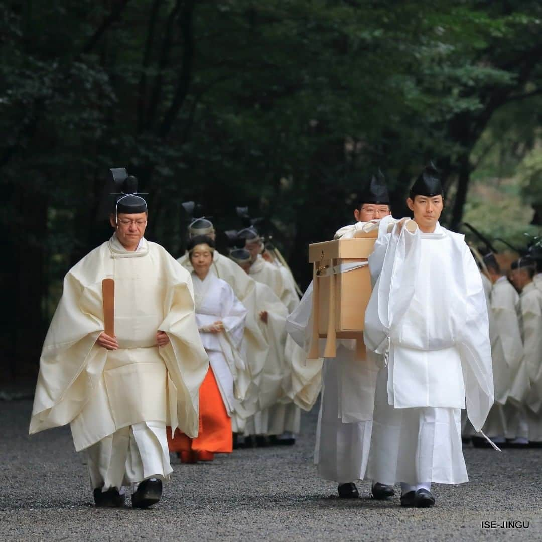 伊勢神宮さんのインスタグラム写真 - (伊勢神宮Instagram)「#伊勢神宮 #神宮 #神社 #心のふるさと #内宮 #皇大神宮 #月次祭 #奉幣 #ISEJINGU #JINGU #SOUL_of_JAPAN #Japan #Jinja #Shinto #Naiku #Kotaijingu #Tsukinami_sai」12月21日 11時00分 - isejingu.official