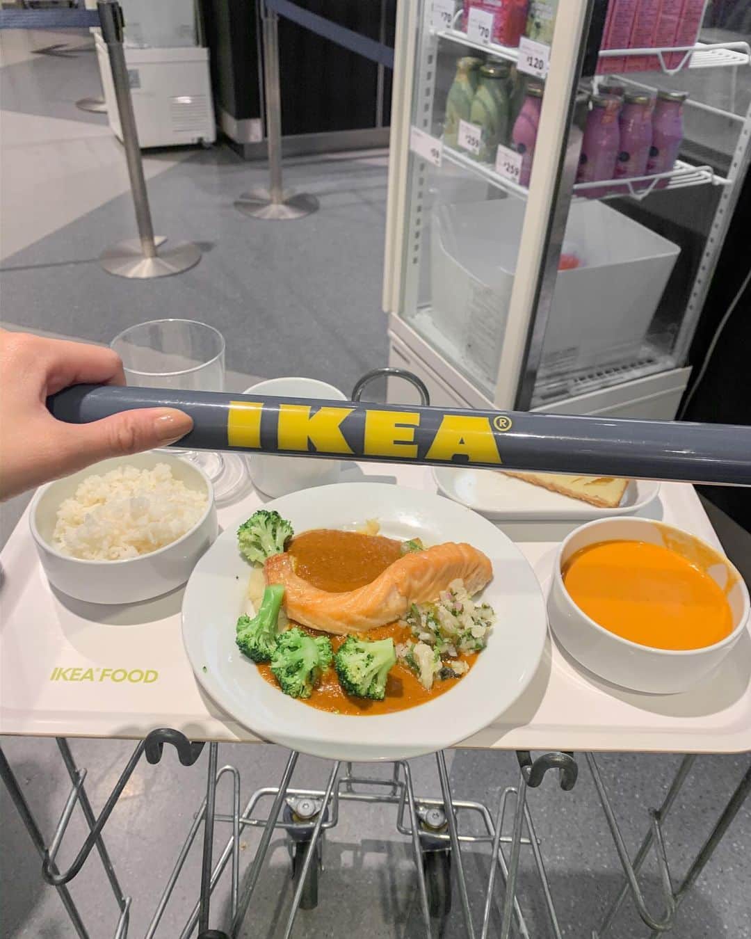 Lilmeのインスタグラム：「ある撮影でIKEAへ…🛒💨💛﻿ IKEAはディズニーランド並みに毎回ワクワクする🐭🕌COSTCOも同様☺️✌️﻿ ﻿ #IKEA#ikeafood#ikealovers #イケア#北欧インテリア」