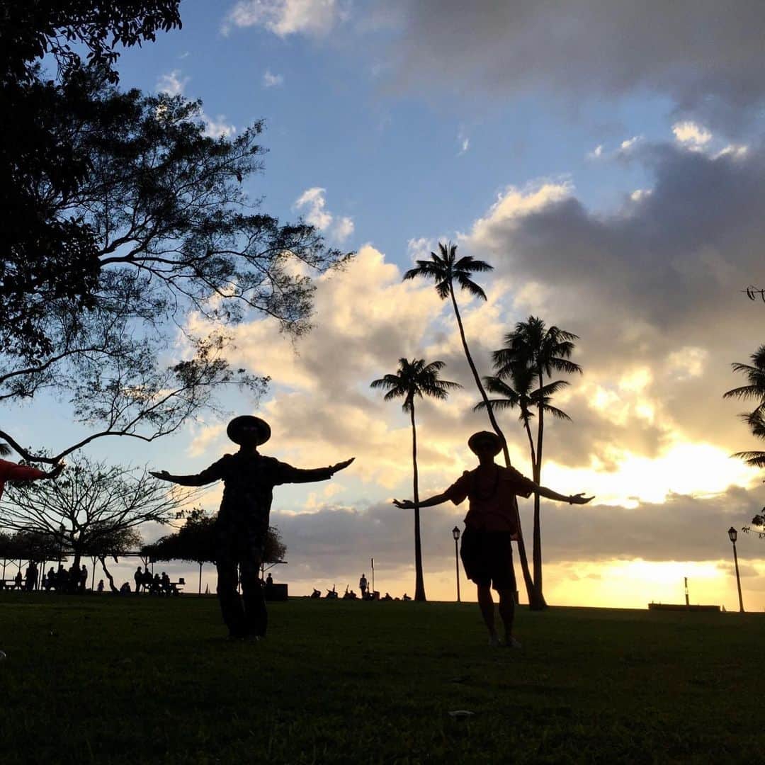 USAさんのインスタグラム写真 - (USAInstagram)「DANCEARTHが贈る新たな音楽の旅 「MUSIC JOURNEY〜Hawaiian Night〜」 今回はハワイの風を感じる音楽とダンス、ハワイアンフードでおもてなし。ALOHAでつつみ込まれる場所にLet's go on a music journey♪ 【出演】 EXILE ÜSA、EXILE TETSUYA、田中 新、Hālau Keolakūlanakila 、 うすい なおこ、牛島 敬太、西里 慶、遠藤 憲悟 【日程】 2020年1月24日(金) 【時間】 開場18:30 / 開演19:00 ※開場時間・開演時間は変更になる場合がございます。 ※都合により内容の一部を変更する場合がございます。 【会場】 act＊square(アクトスクエア) (東京都渋谷区恵比寿4-19-19 2F) 【料金】 全席指定￥8,000(税別) (食事1プレート/１ドリンク付き) ※6歳以上有料、5歳以下入場不可 ※ソフトドリンクの追加オーダー・アルコール類のご注文は別途お客様ご自身のご負担となり、当日お支払い頂きます。 ※アルコール類のご注文については、年齢の判別が可能な身分証が必要になります。お酒の提供を希望される方は、原則、写真付きの身分証明書をお持ちください。該当する身分証をお持ちでない場合は販売をお断りいたします。 【一般発売日】 2020/1/16(木) ＜LDHオフィシャル先行抽選＞ ・EXILE TRIBE FAMILY ・EXILE mobile 【エントリー期間】 2019/12/27(金)15:00〜2020/1/6(月)23:00 【枚数制限】 お一人様4枚までエントリー可能」12月21日 11時51分 - exileusa_danceearth