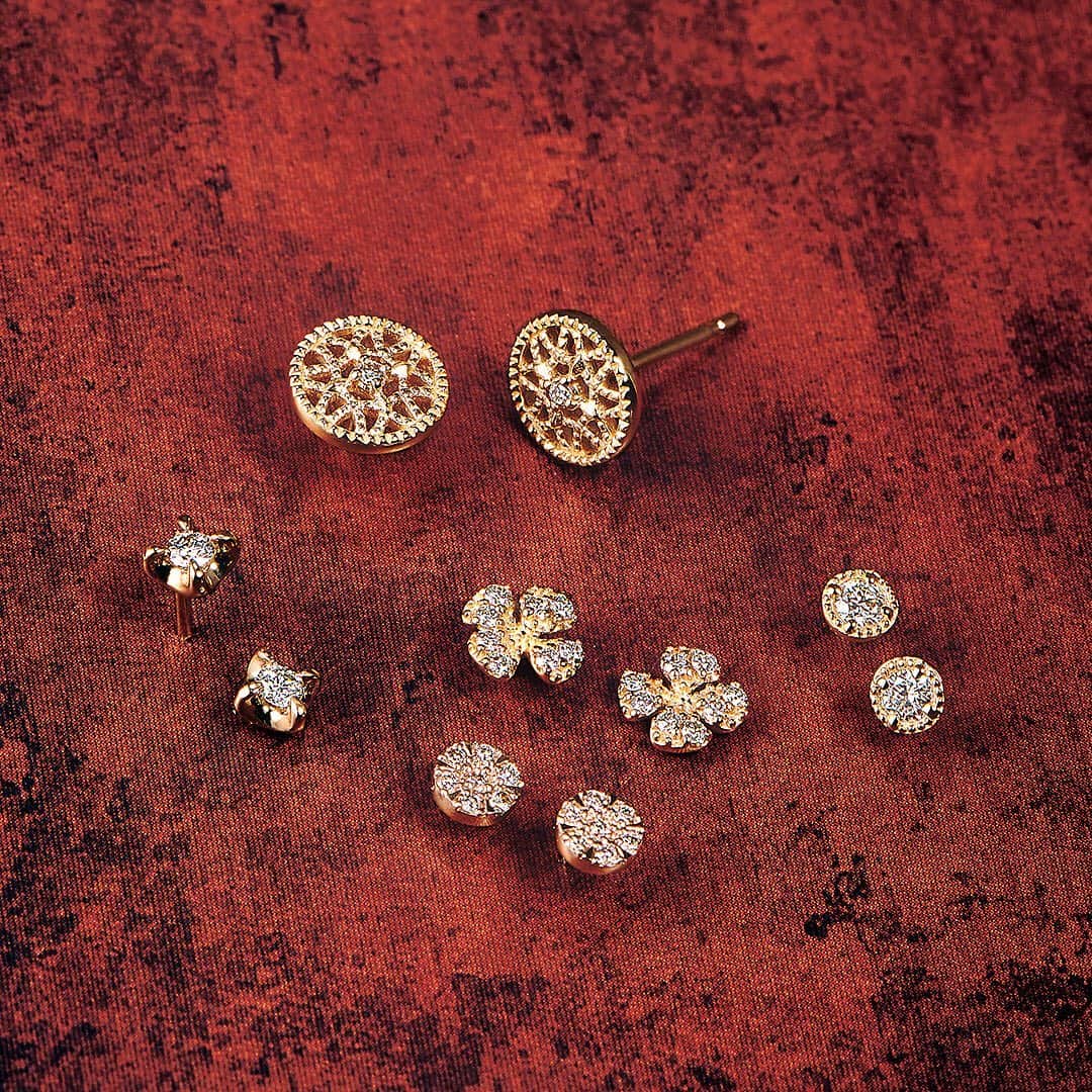 ageteさんのインスタグラム写真 - (ageteInstagram)「.﻿ 【2019 Winter Collection_Pierced earrings】﻿ さりげなく耳元で煌めくダイヤモンドのピアス。﻿ お洋服にあわせて、ピアスチャームでアレンジをするのもおすすめ。﻿ ﻿ #agete #jewelry #accessory #pirecedearrings #eardress #eardress_agete #ageteofficial_coordinate #diamond #アガット #ジュエリー #アクセサリー #ピアス #ダイヤモンド #イヤードレス #プレゼント #ギフト #ご褒美 #クリスマス」12月21日 12時08分 - agete_official