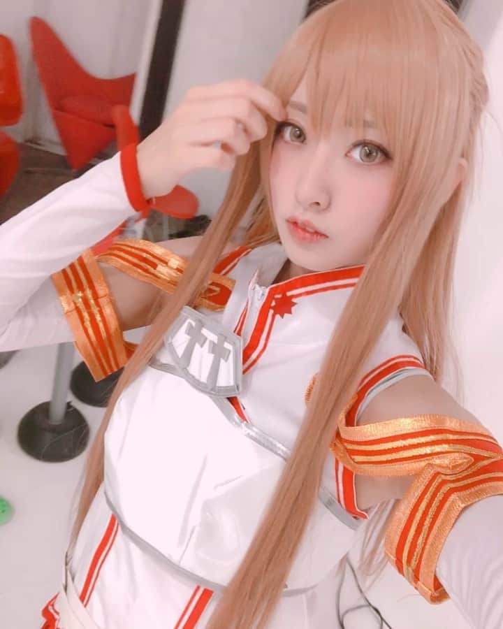紗雪のインスタグラム：「. . 写真集撮影中の風景〜！ . 冬コミ4日目南イ09aにて ソードアート・オンライン アスナ写真集『Etincelle』 頒布いたします！ 当日スペースにてお待ちしてます✨✨ . 年明け通販もしますので 当日来れない方もご安心ください💕 当日13:30までに来れる方限定 取り置きを受け付けております！ 詳しくはtwitterにて！ . . . #ソードアートオンライン #SAO #アスナ #結城明日奈 #コスプレ #コスプレイヤー #写真集 #自撮り #コスプレイヤー自画撮り部 #cosplay #cosplayer #cosplaygirl #japanesegirl #japanesecosplay #japanesecosplayer #photobook #swordartonline  #asunayuuki」