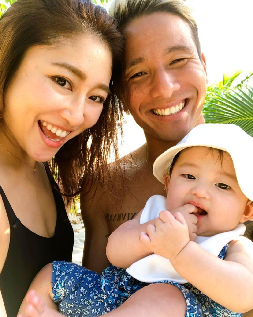 七菜香さんのインスタグラム写真 - (七菜香Instagram)「family♥️♥️♥️ ・ さむーーーい日本に帰国🇯🇵しましたが 気持ちはまだ暖かいGuamに🌴🌈w 可愛いむちむち娘と可愛い憎たらしい旦那ちゃん.w 愛おしい二人♡← ・ ・ ・ ・ ・ ・ #vacation #off #travel #travelstagram #guam #unitedstates #familytrip #family #myloves #ocean #beautiful #daughter #5months #memories #instagood #娘 #生後5ヶ月 #女の子ベビー #女の子ママ #グアム #家族旅行 #こりく旅 #👨‍👩‍👧」12月21日 12時34分 - nanaka0118