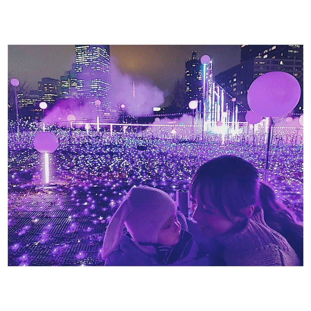 前原穂高のインスタグラム：「桜太はイルミネーションに釘付け😍 ㅤㅤㅤ #いつもありがとう」