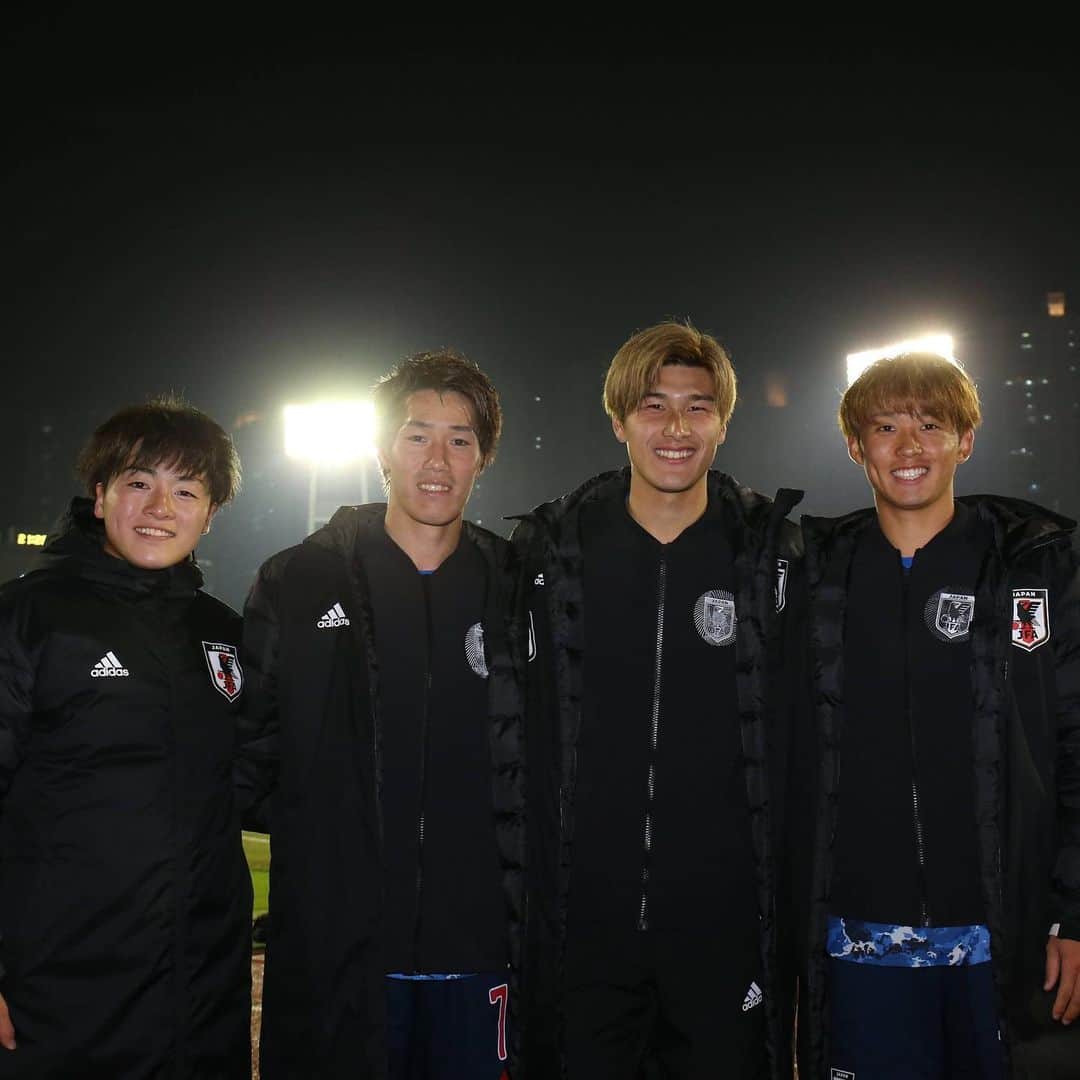 橋岡大樹のインスタグラム：「E1選手権が終わり今シーズンが終わりました。  今年は自分自身怪我をしたり ACL決勝を経験したり、リーグでは残留争いを経験したり色んな事がありました。そこでこの苦い経験を無駄にせず来年はリーグ優勝が出来るように頑張ります。 若いとか関係なくチームの為になる行動をしていきます。  そして良い時も悪い時も僕達の背中を押してくれているサポーターの皆さんには本当に感謝しています。ありがとうございました。  #浦和レッズ #e1選手権  #2019 #この経験を #2020 #も頑張ります  #橋岡大樹」
