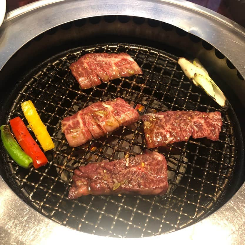 千秋さんのインスタグラム写真 - (千秋Instagram)「舞台鑑賞の後にみんなで焼肉🥓🥩 #千秋焼肉 #游玄亭 #カルビさえあれば🥩」12月21日 12時56分 - chiaki77777