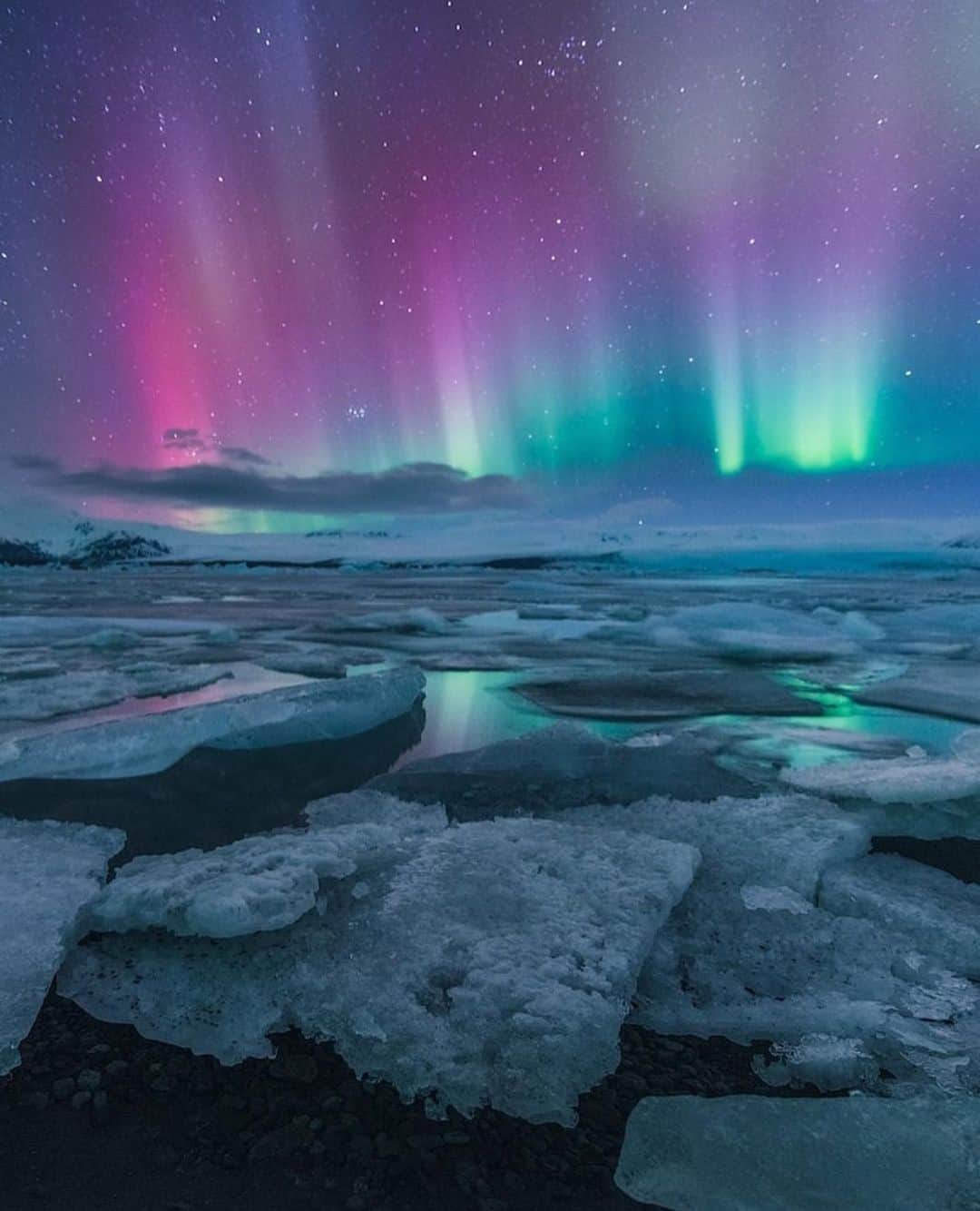 Wonderful Placesさんのインスタグラム写真 - (Wonderful PlacesInstagram)「Aurora in Iceland! Follow ✨✨@iuriebelegurschi✨✨ for more amazing photos of the Northern Lights!!! ❤️❤️❤️」12月21日 13時35分 - wonderful_places