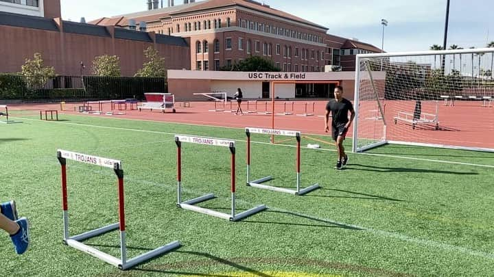 ウォルシュ・ジュリアンのインスタグラム：「Basic☀️ #trackandfield#jump#workout#run#training#hurdle#陸上#筋トレ#ワークアウト#ジャンプ」