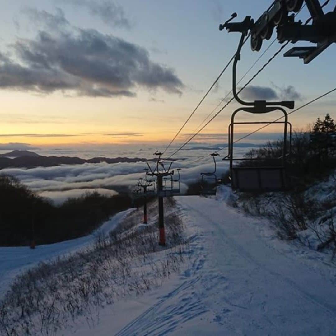 栂池高原スキー場さんのインスタグラム写真 - (栂池高原スキー場Instagram)「本日のＴＧＫ早朝レポートです！天候晴れ、気温－3.4℃、風速0m、積雪37cmです！滑走可能コースは、ハンの木ゲレンデ上部です！ #tsugaike #tsugaikekogen  #栂池高原スキー場 #栂池高原」12月21日 14時19分 - tsugaike_kogen