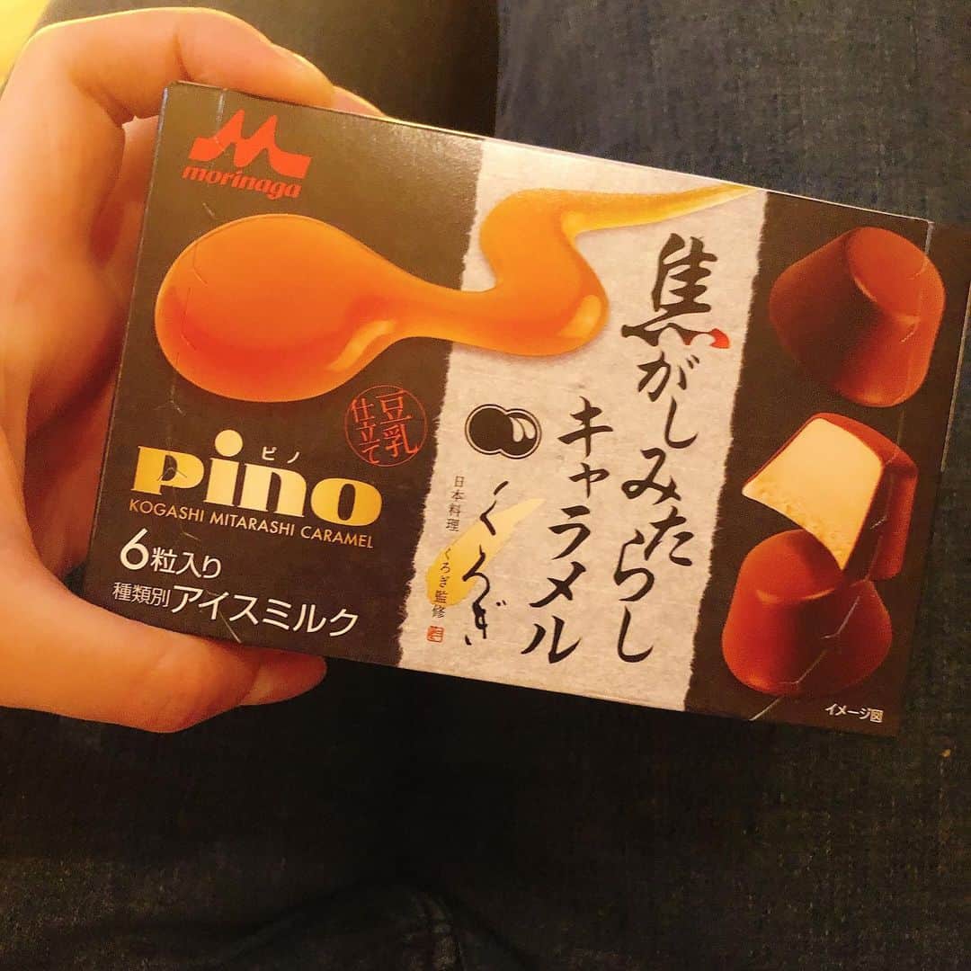 前田玲奈さんのインスタグラム写真 - (前田玲奈Instagram)「もしピノが日本料理店のデザートででてきたらこんな感じ！ #pino #焦がしみたらしキャラメル いつかに流行ったようなみたらしアイスとはまた違う！上品すぎる！豆乳仕立ての小技（大技？）が効いている… これほ大人のピノ… お料理屋さんの方には伺ったことがありませんが、 くろぎさんはかき氷も美味しいです。目がいつもの3倍程大きくなるくらい美味しいです。東大内にありますので見学ついでにぜひ。 #アイ活 #morinaga #ピノ #コンビニアイス #くろぎ」12月21日 14時18分 - maedarena_ice