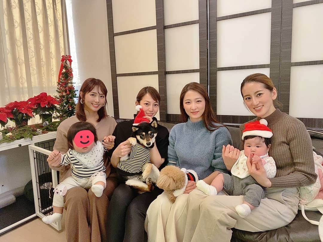 のインスタグラム：「. 久しぶりにこのメンバーでクリスマス会💘 いちいち反応が面白くて楽しいメンバー😍🎉 . #クリスマス会　#楽しい時間　#Christmas　#party　#🥳」