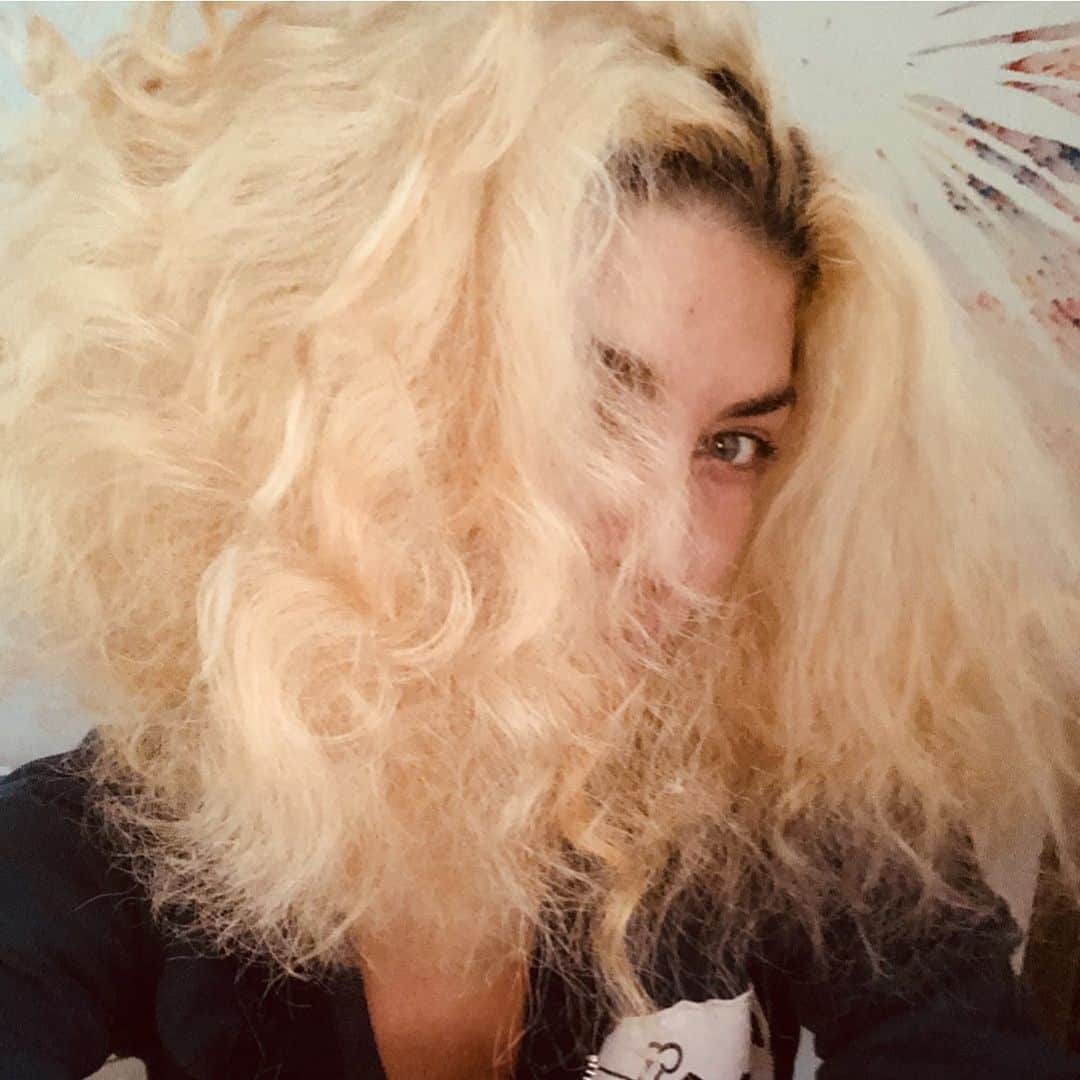 ジェシカ・ゾアのインスタグラム：「2020 let’s get something straight... eye see you!」