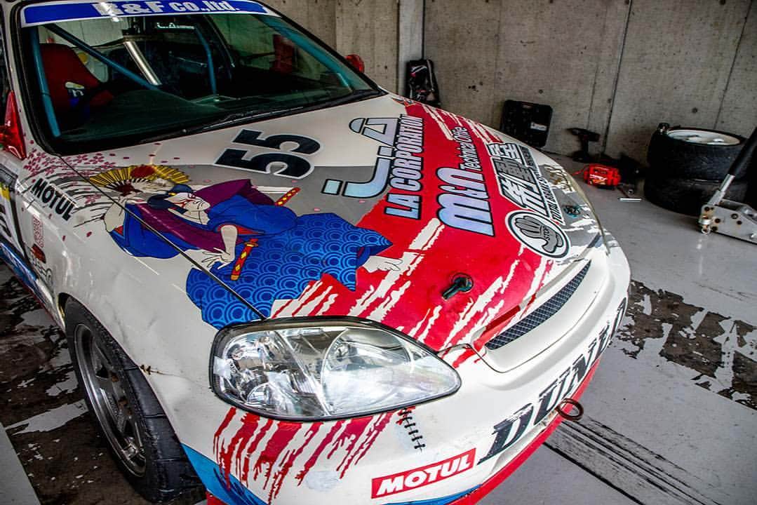 のインスタグラム：「_ LA CORPORATION Honda EK9 CIVIC TYPE R _ Shot on Dec-17 2019 "SUZUKA CIRCUIT TIME ATTACK" organized by @aslan_inc_japan at Suzuka International Circuit _ owner: HN Unknown photo: @mistbahn _ _ JP) 2019年12月17日、鈴鹿サーキット国際レーシングコース(鈴鹿フルコース)で開催されたアスランさん( @aslan_inc_japan )主催の「SUZUKA CIRCUIT TIME ATTACK」にて撮影。 _ _ #suzukacircuittimeattack #scta #aslan #アスラン #aslan_inc_japan #suzukacircuit #suzukainternationalcircuit #鈴鹿サーキット #lacorporation #civic #hondacivic #ホンダシビック #シビック #ek9 #ekcivic #bseries #b16a #b16 #osakajdm #kanjo #kanjoracer #kanjostyle #kanjozoku #timeattack #timeattackjapan #ffchallenge #suzukaclubman #鈴鹿クラブマンレース #ffチャレンジ #hondasontrack」