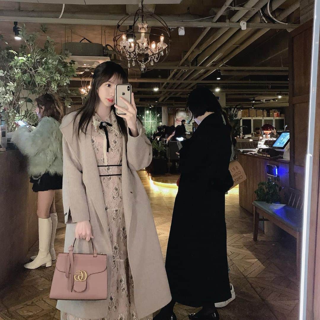 ミンヒ のインスタグラム：「언니들과 송년회✨」